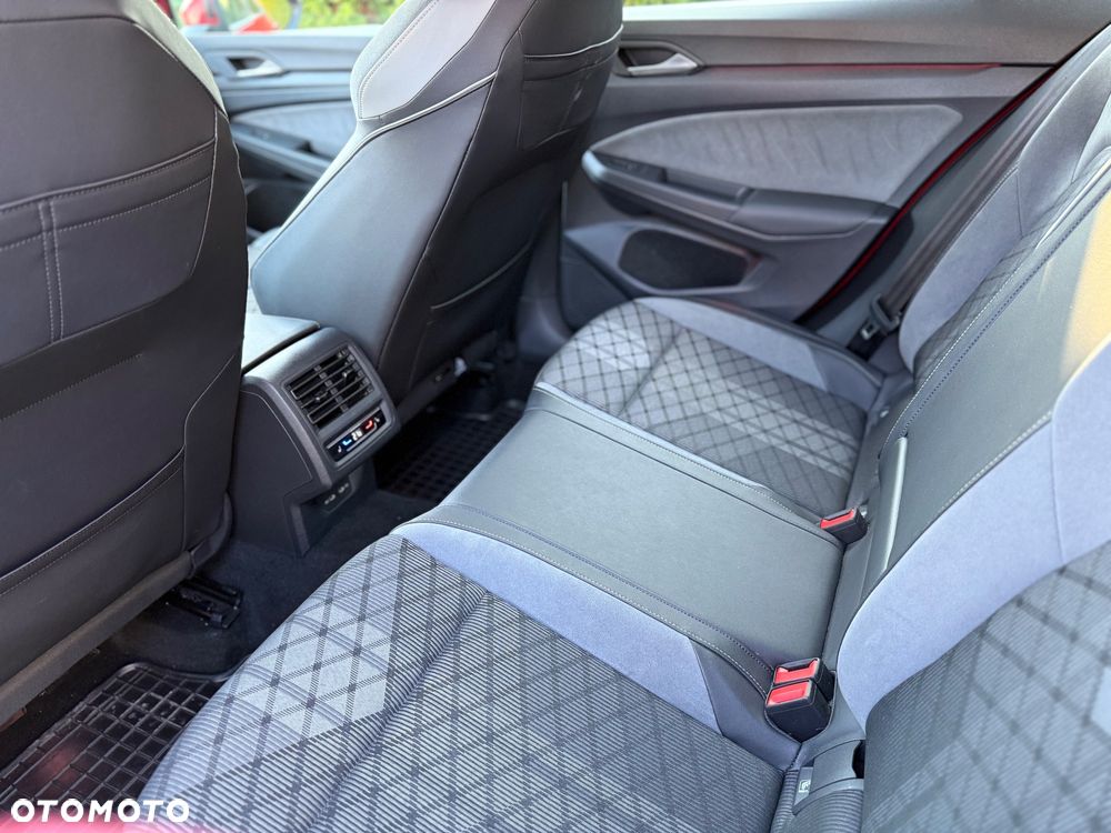 Volkswagen Golf 1.5 TSI EVO R-Line - 25
