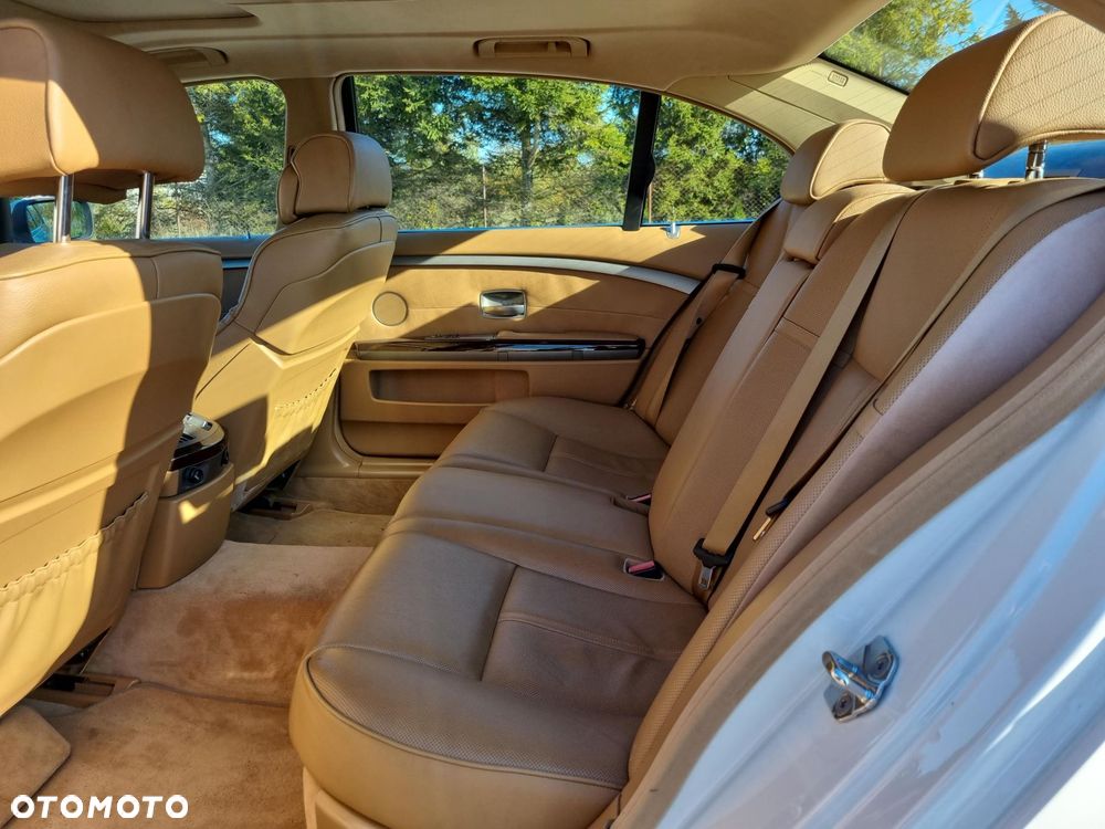 BMW Seria 7 750i - 21