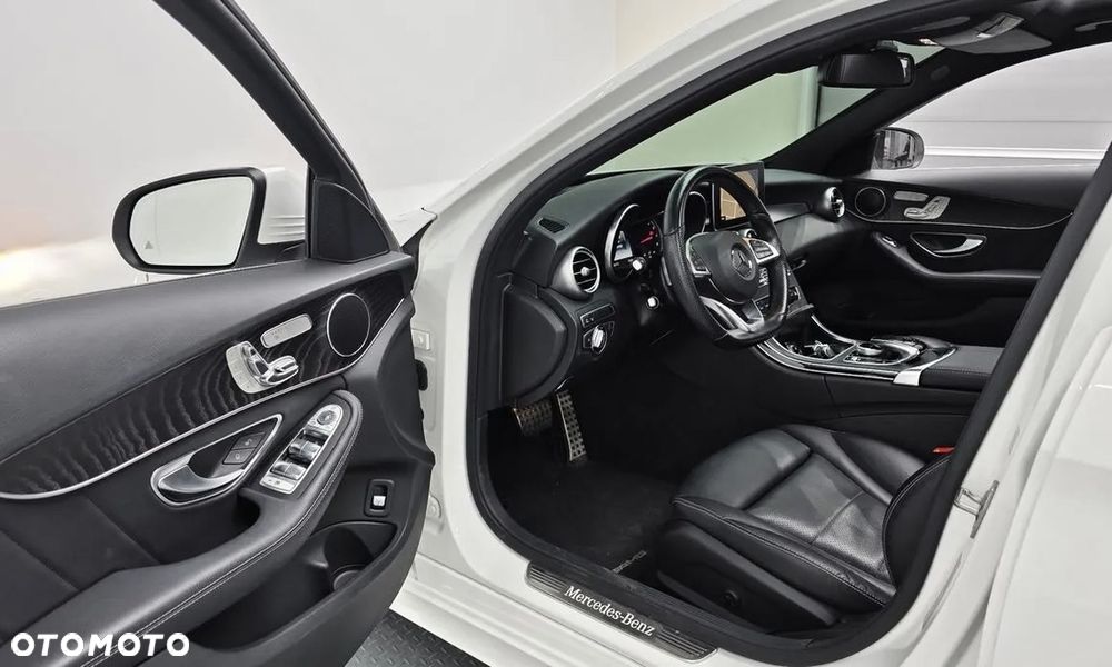 Mercedes-Benz Klasa C 200 7G-TRONIC AMG Line - 12