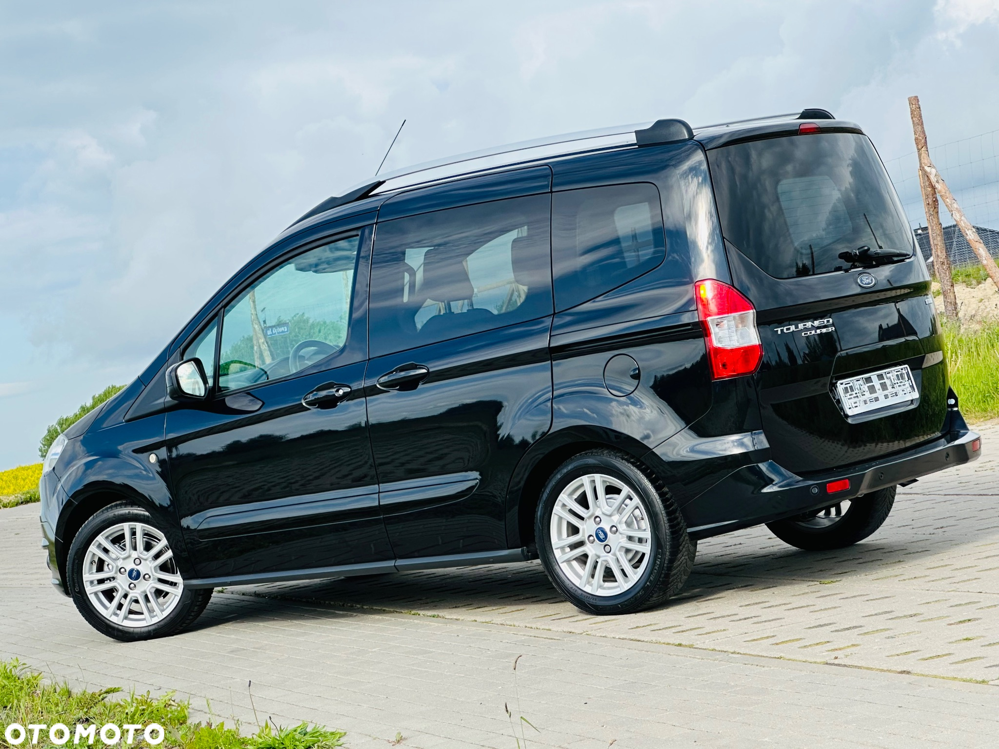 Ford Tourneo Courier 1.0 EcoBoost Titanium - 18