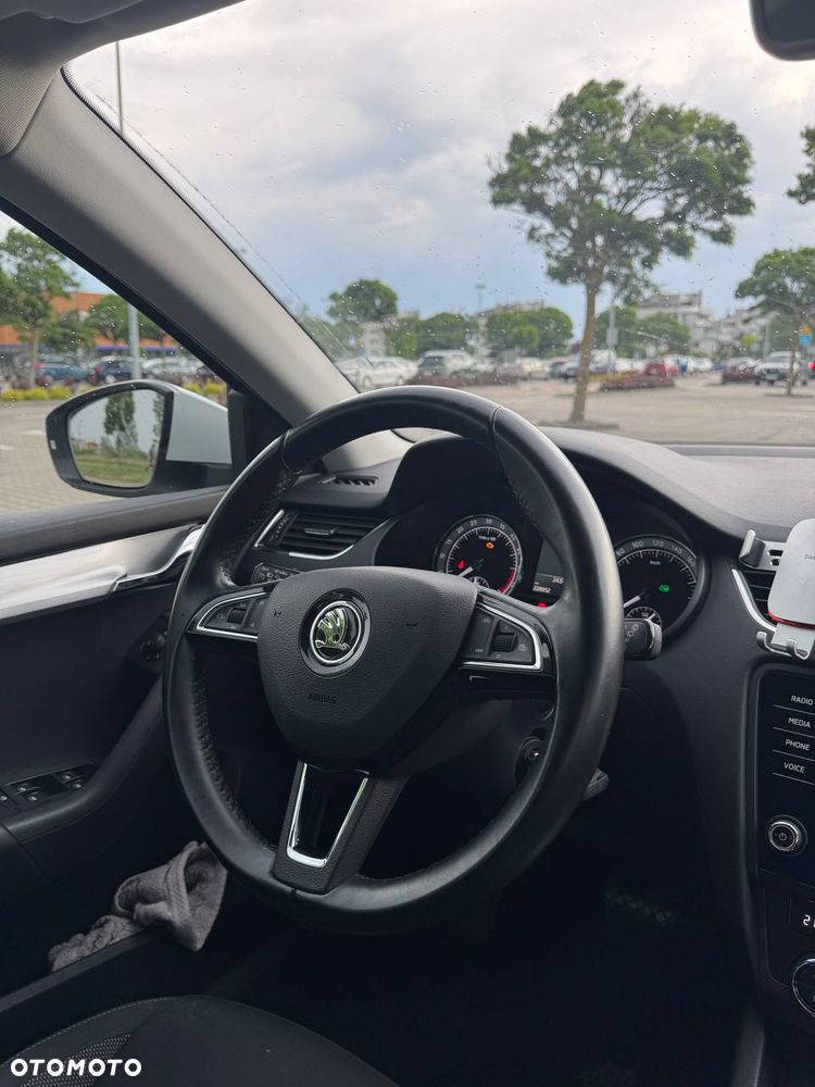 Skoda Octavia 1.6 TDI DSG Clever - 23