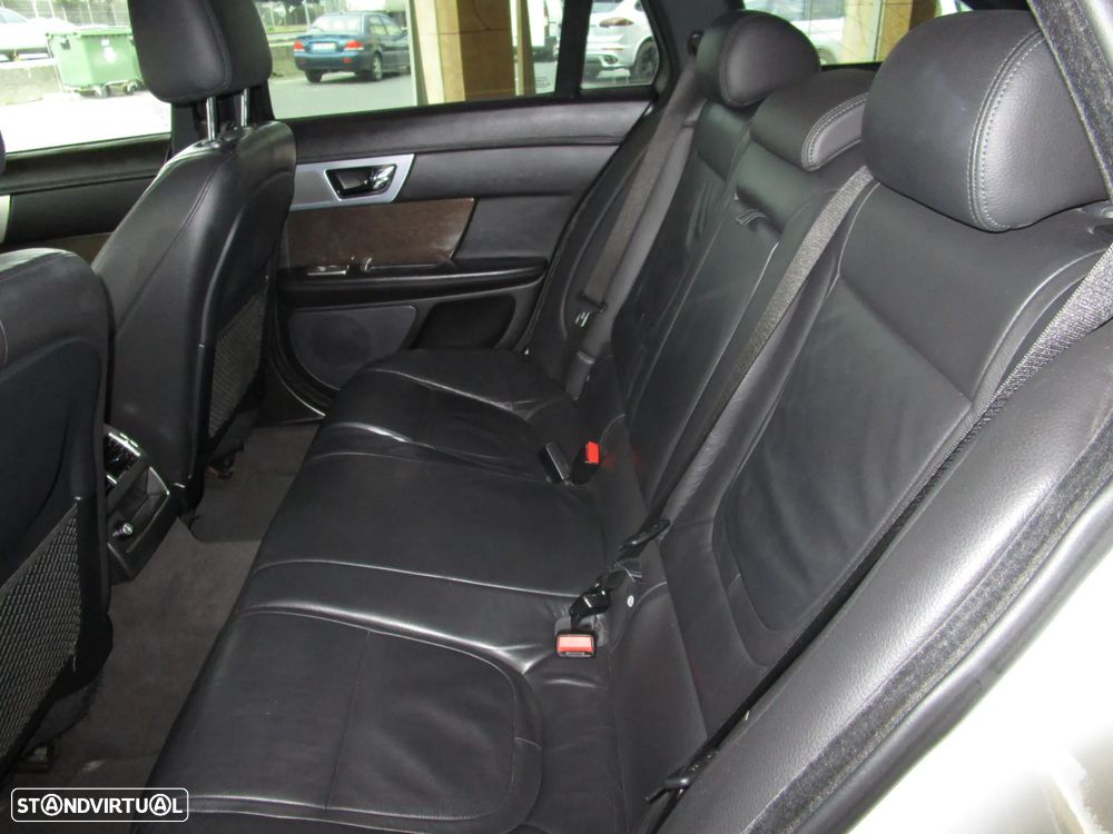 Jaguar XF Sportbrake 2.2 D R-Sport - 39