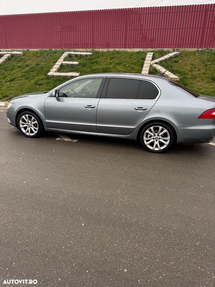 Skoda Superb 2.0 TDI Elegance DSG - 4