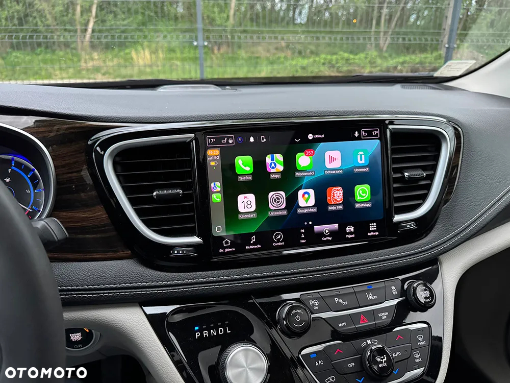 Chrysler Pacifica - 25