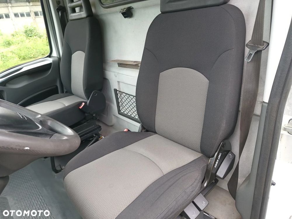 Iveco DAILY 35s13 L2H2 2.3 diesel 126kM, WEBASTO, HAK, CAMERA COFANIA, STAN BARDZO DOBRY, OGINALNY NIEWIELKI PRZEBIEG! Gotowy do pracy! - 35