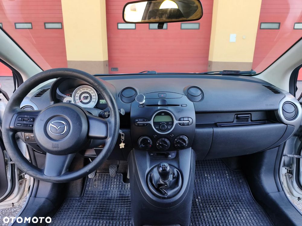 Mazda 2 - 10