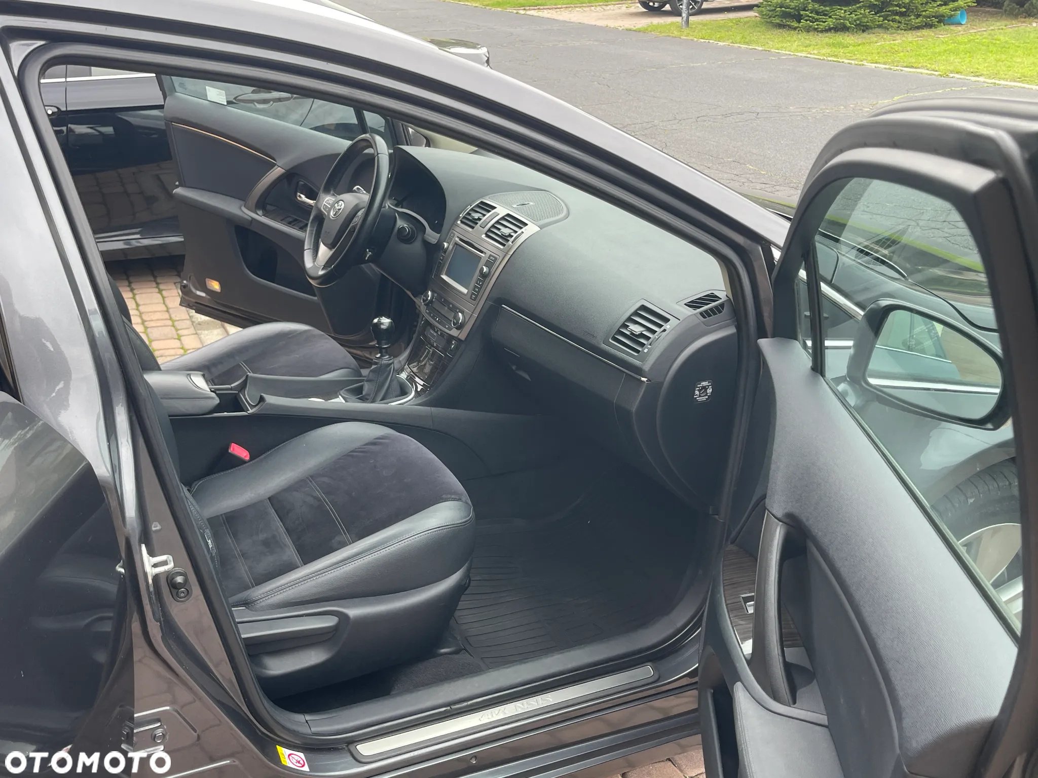 Toyota Avensis 2.0 D-4D Premium - 11