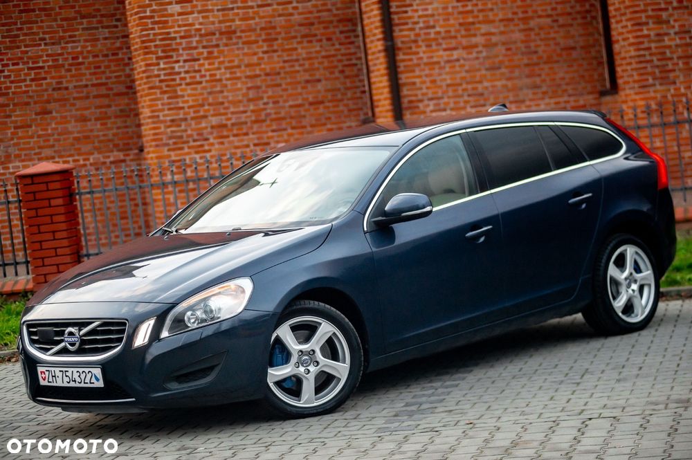 Volvo V60 T6 AWD Geartronic Momentum - 8