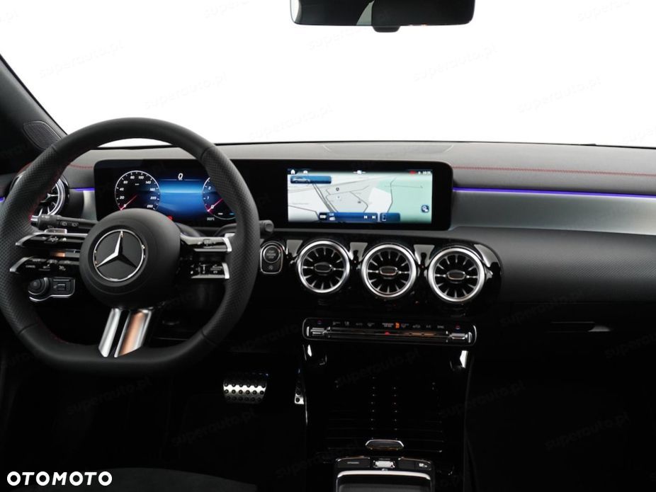 Mercedes-Benz CLA - 12