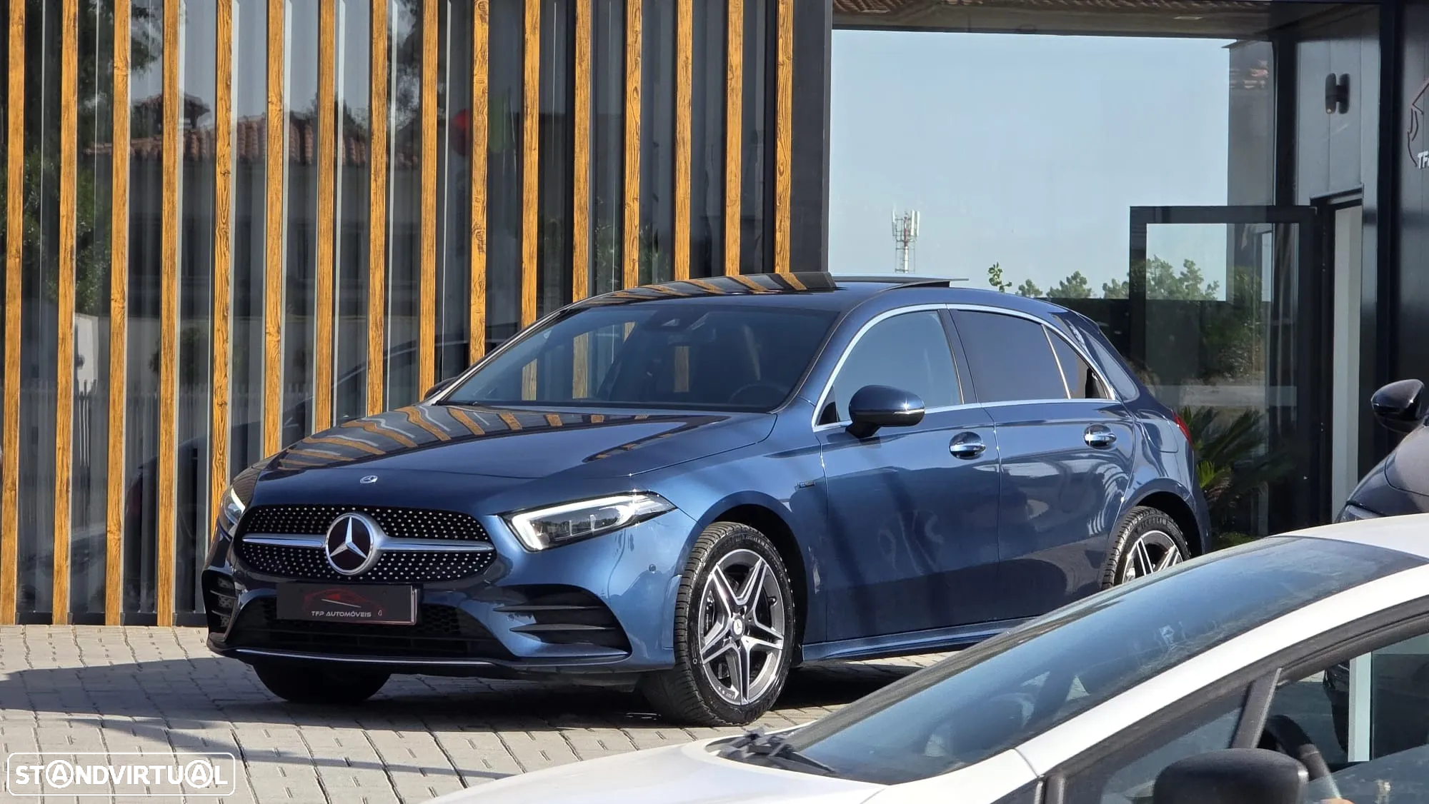 Mercedes-Benz A 250 e AMG Line - 4