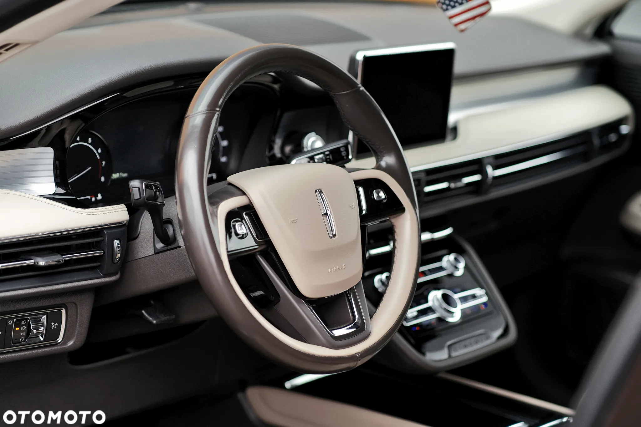 Lincoln Corsair - 18