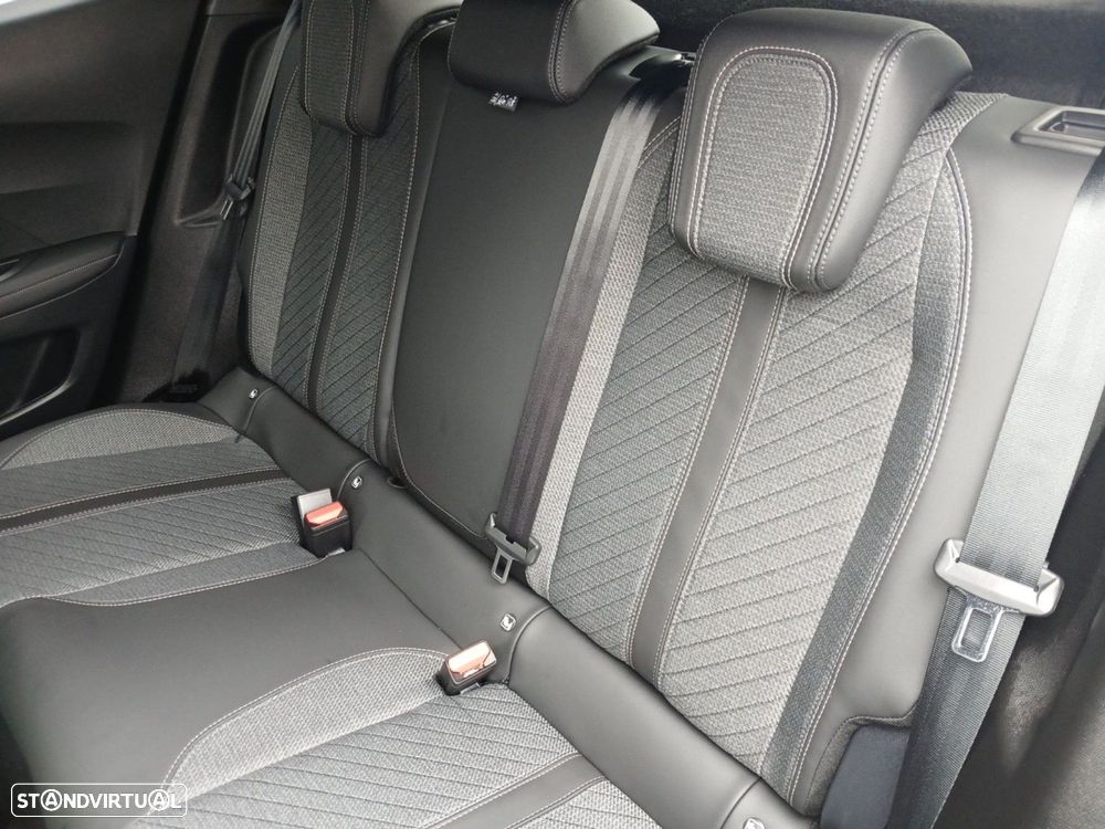 Peugeot 2008 1.2 Hybrid Allure e-DCS6 - 14