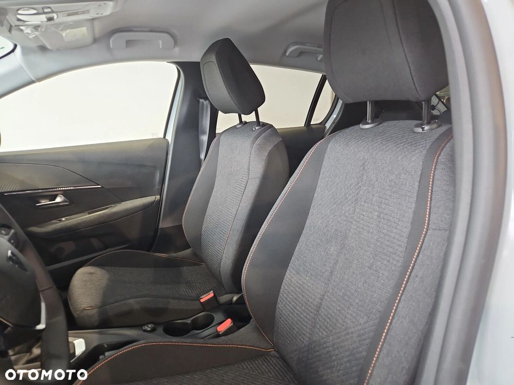 Peugeot 208 - 11