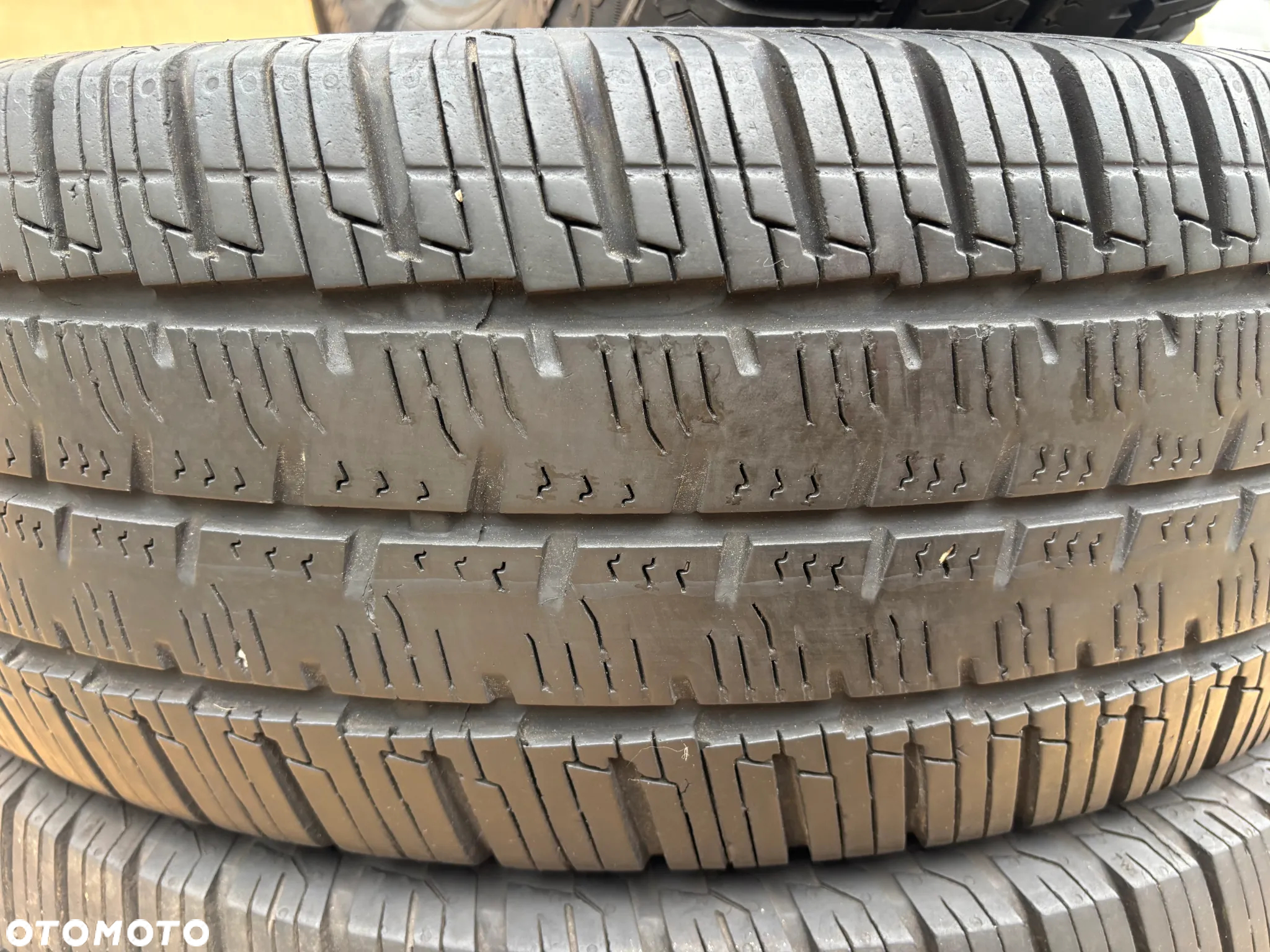Opony Wielosezonowe do Busa Continental VanContactCamper 225/75 R16C 118R 4 Sztuki - 4