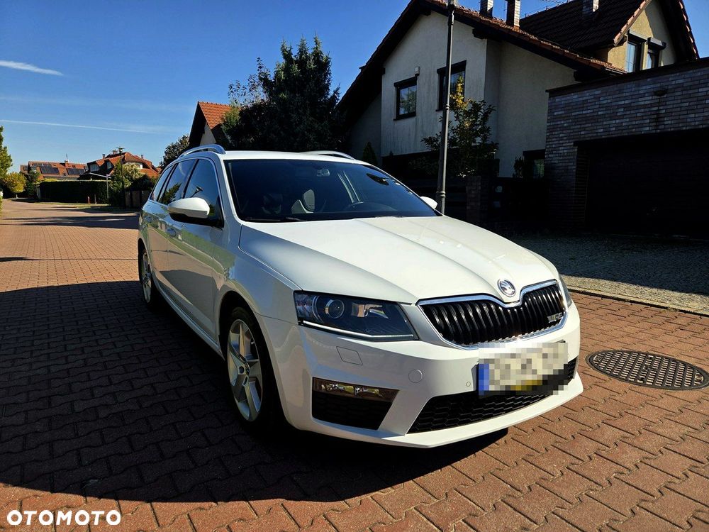 Skoda Octavia Combi 2.0 TDI DSG RS - 2