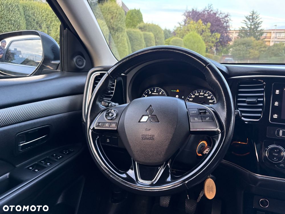 Mitsubishi Outlander 2.0 Invite + 2WD - 27