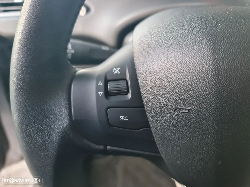 Peugeot 208 1.2 PureTech Signature - 34