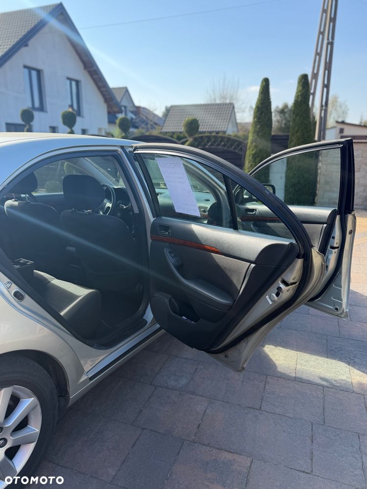 Toyota Avensis 2.0 D-4D - 6