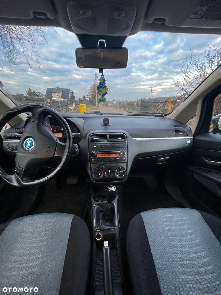 Fiat Grande Punto 1.4 8V Dualogic Active - 8