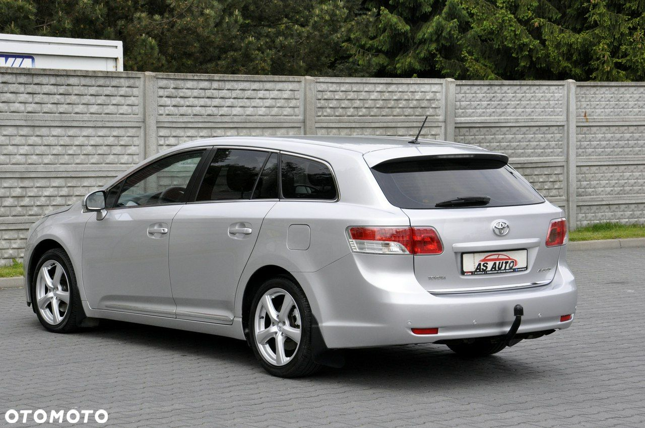 Toyota Avensis Combi 1.6 Sol - 34