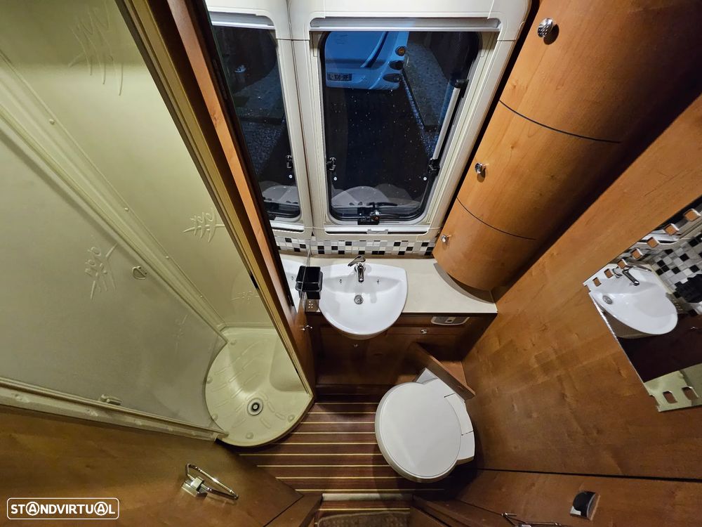 Rapido Le Randonneur 9083DF CHASSI AL-KO CAMA TRANSVERSAL + BASCULANTE - 46