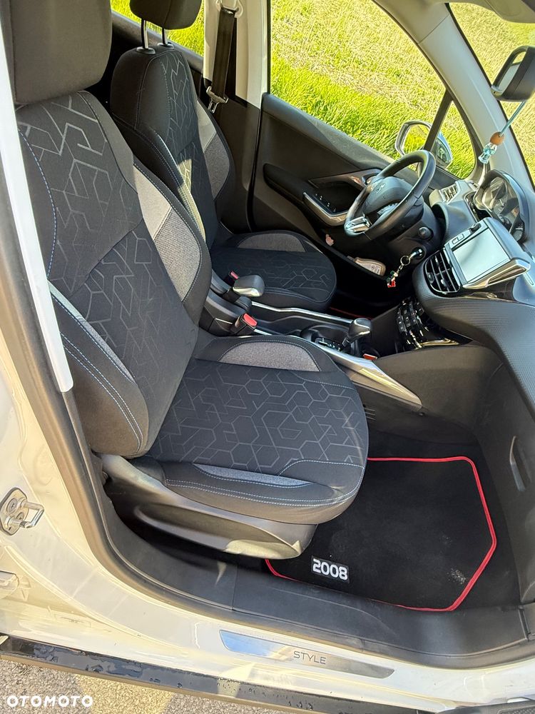 Peugeot 2008 PureTech 110 GPF Stop&Start EAT6 Style - 9