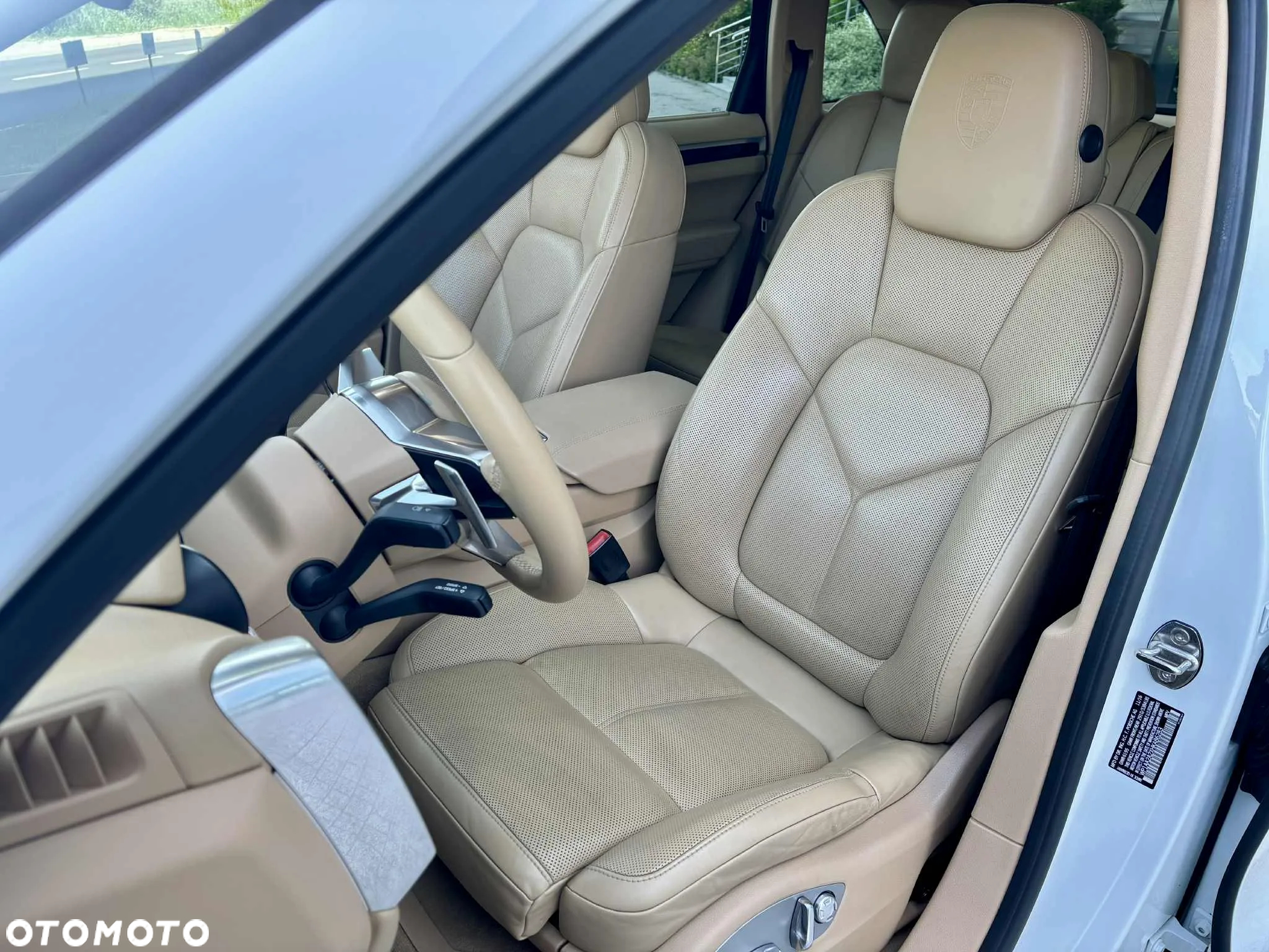 Porsche Cayenne Platinum Edition - 12