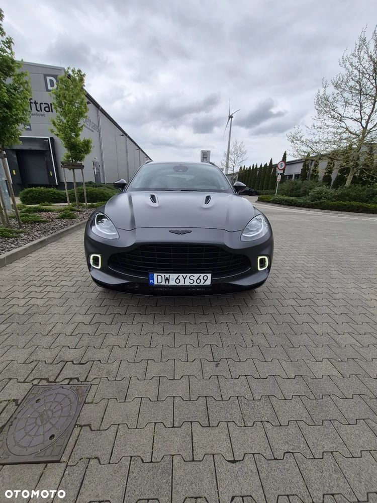 Aston Martin DBX - 13