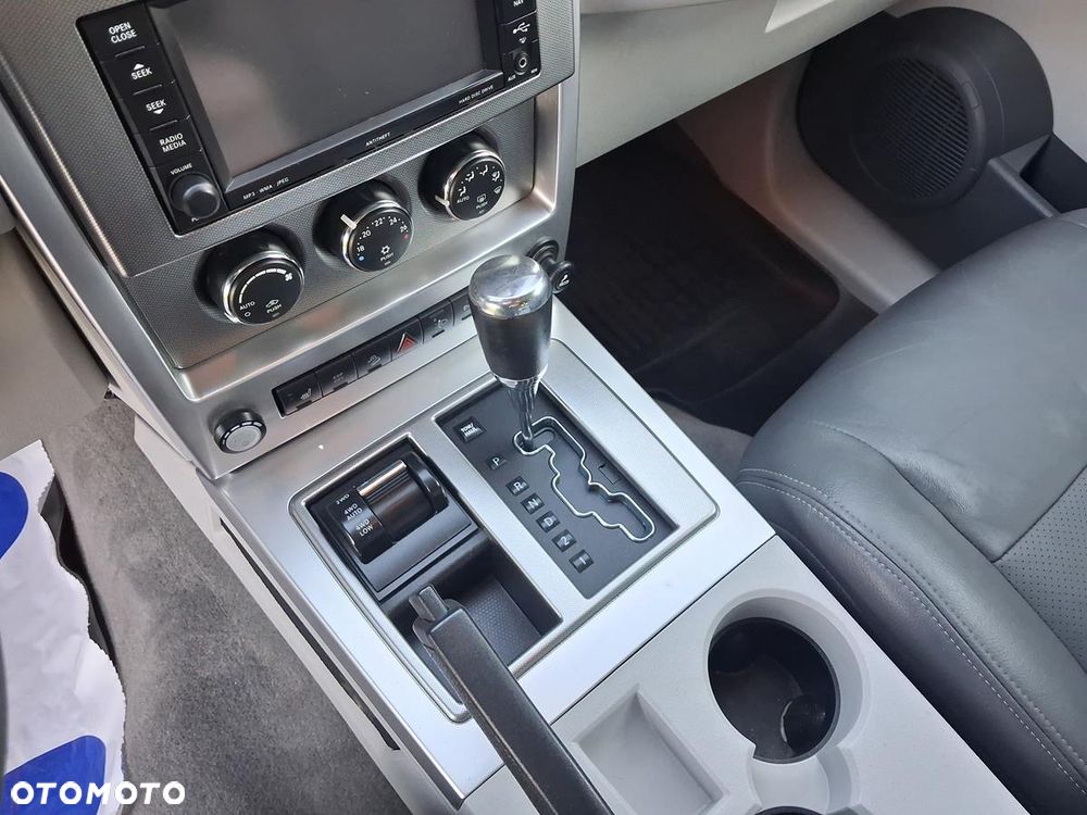 Jeep Cherokee - 24