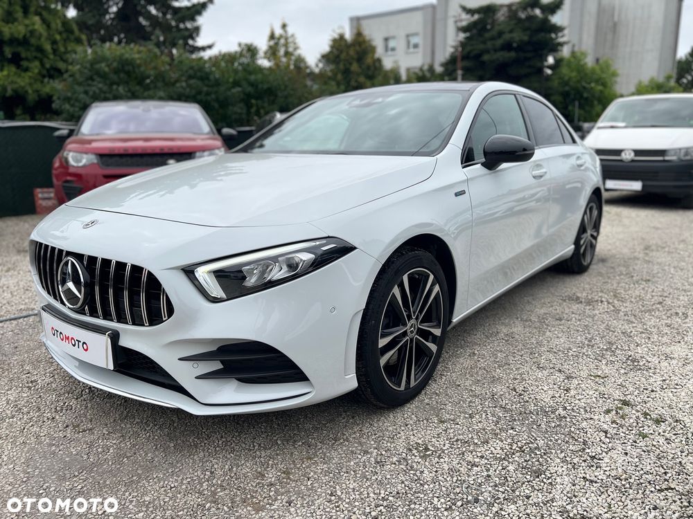 Mercedes-Benz Klasa A 250 E AMG Line 8G-DCT - 3