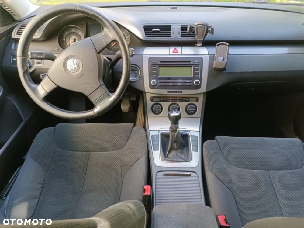 Volkswagen Passat 1.9 TDI Comfortline - 6