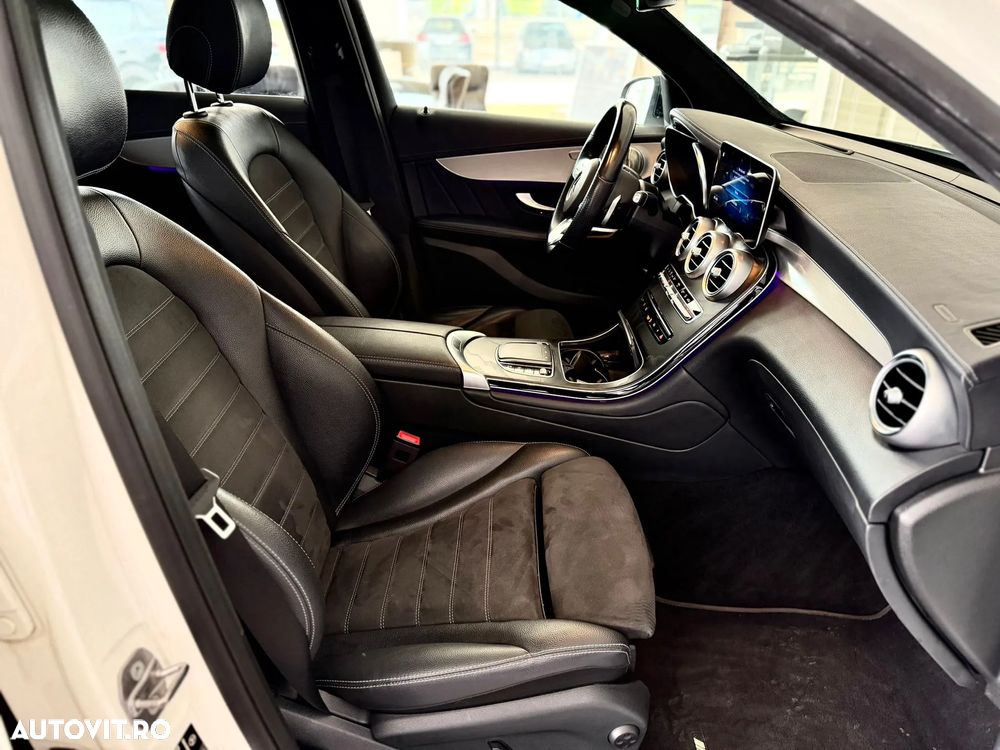 Mercedes-Benz GLC 300 e 4Matic 9G-TRONIC AMG Line - 14