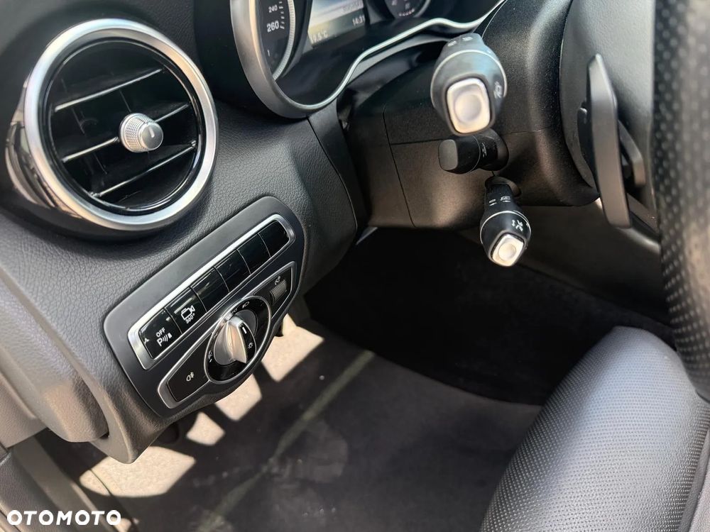 Mercedes-Benz Klasa C 300 7G-TRONIC Exclusive - 30