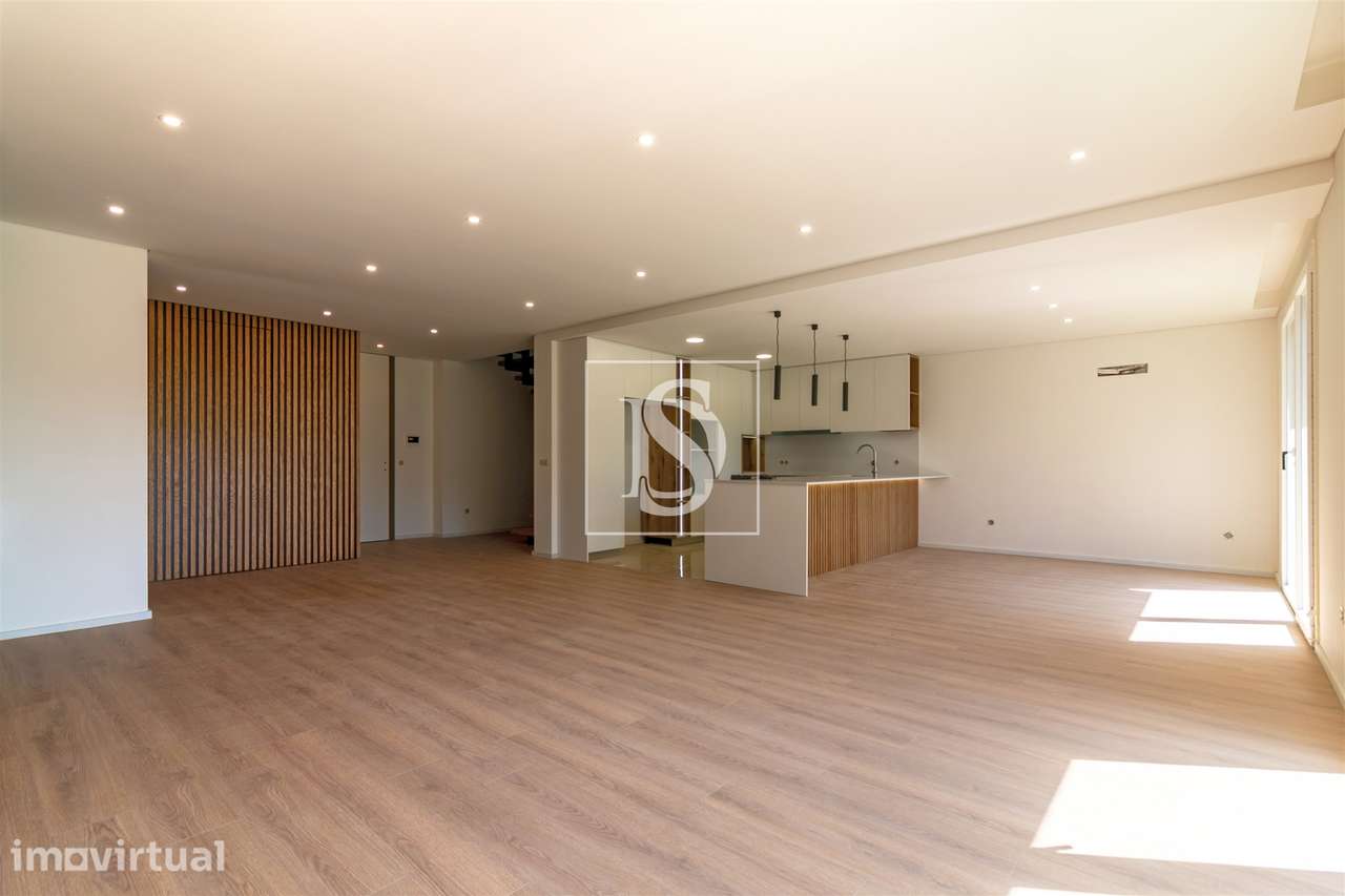 Moradia Geminada T4 com 2 Suites em Palmeira, Braga - Grande imagem: 2/40