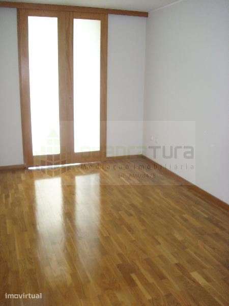 Apartamento T1 | Rua Brito Capelo | à Estação de Metro Carolina Mic... - Grande imagem: 2/19