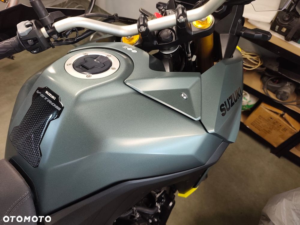 Suzuki V-STROM - 24