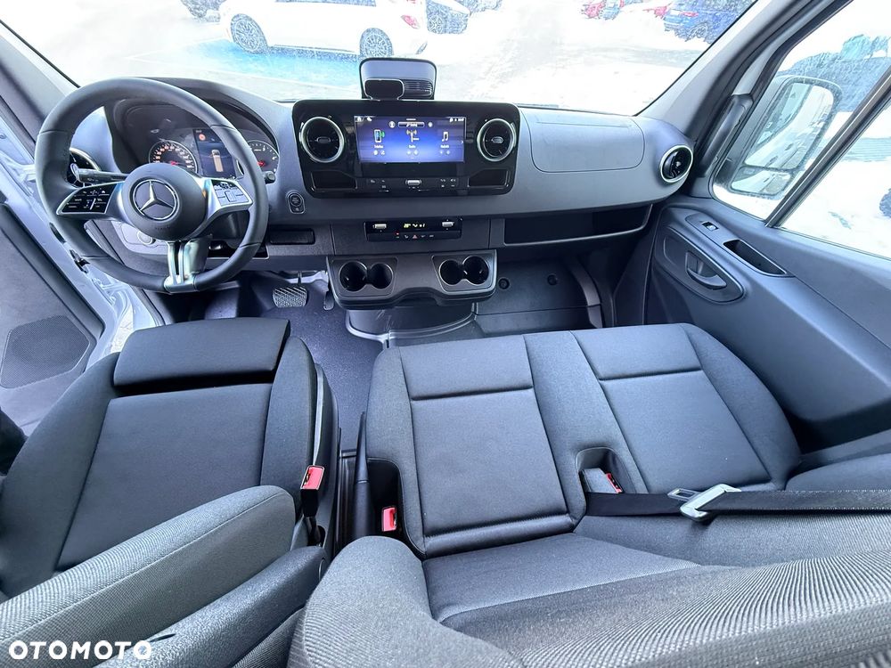 Mercedes-Benz Sprinter - 19
