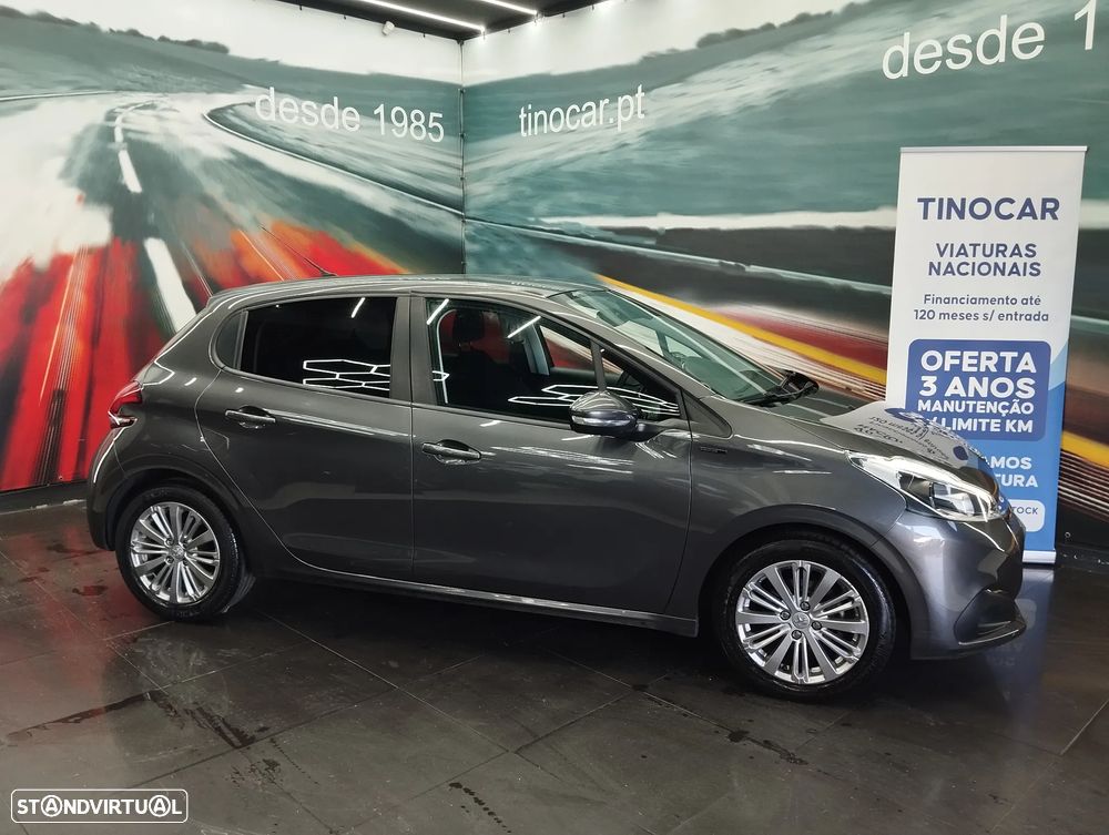 Peugeot 208 1.2 PureTech Signature - 4