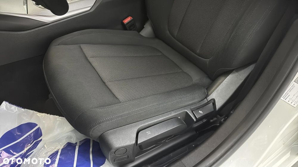 BMW Seria 3 318i Advantage - 13