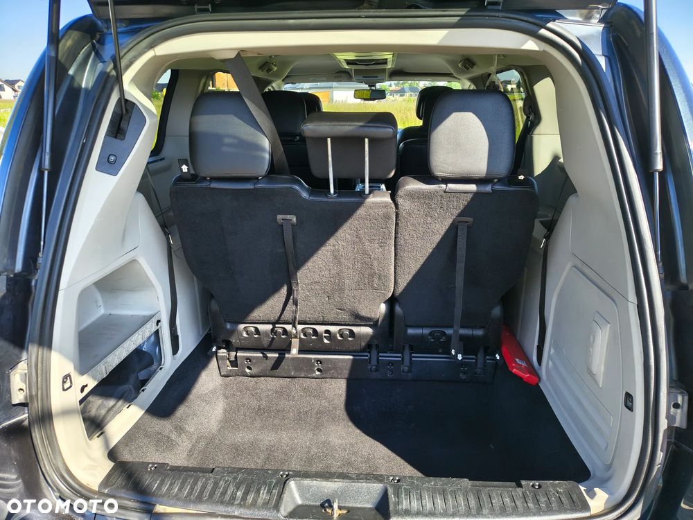 Chrysler Town & Country 3.6 Limited - 17