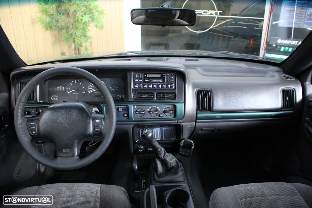 Jeep Grand Cherokee 2.5 TD Laredo - 35