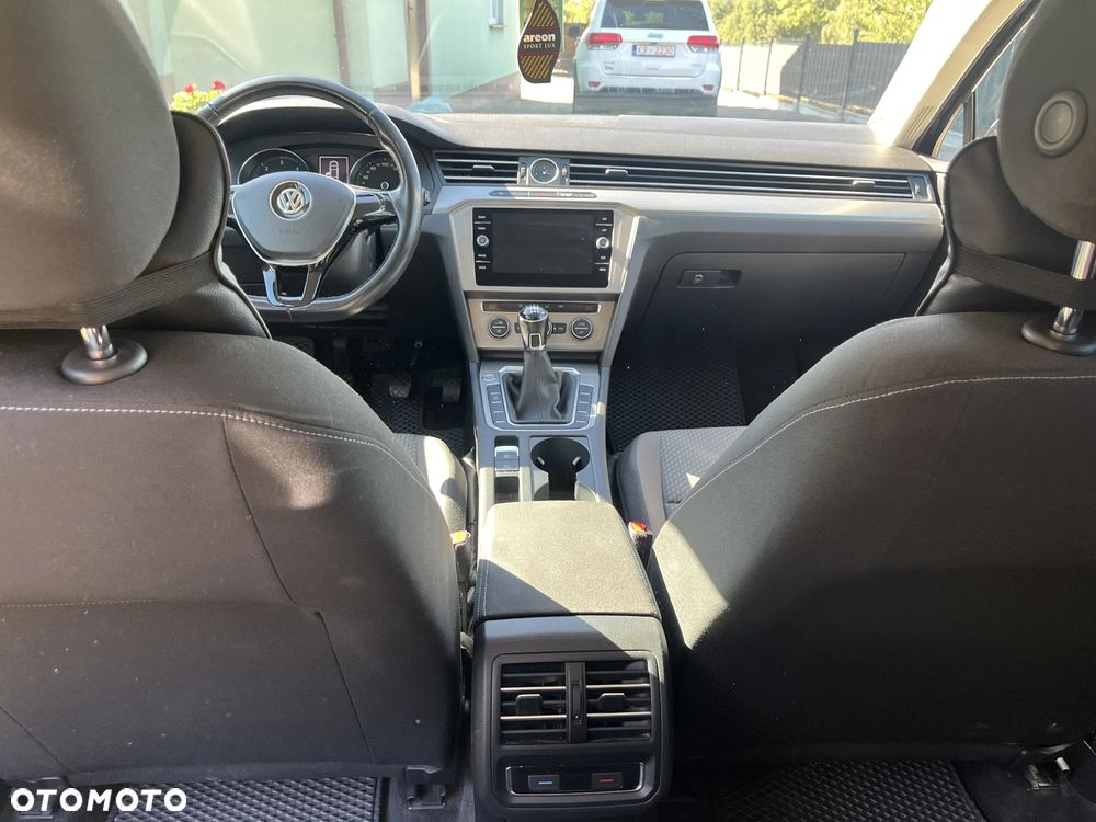 Volkswagen Passat - 19