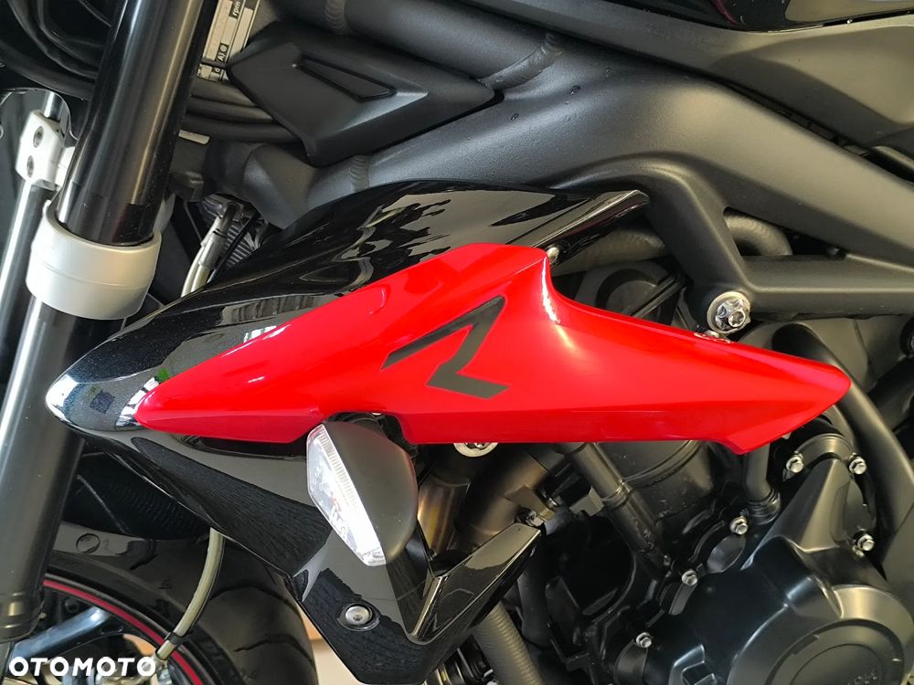 Triumph Street Triple - 32