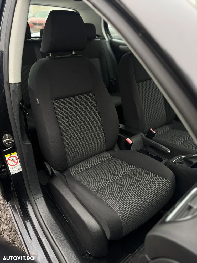 Volkswagen Golf - 25