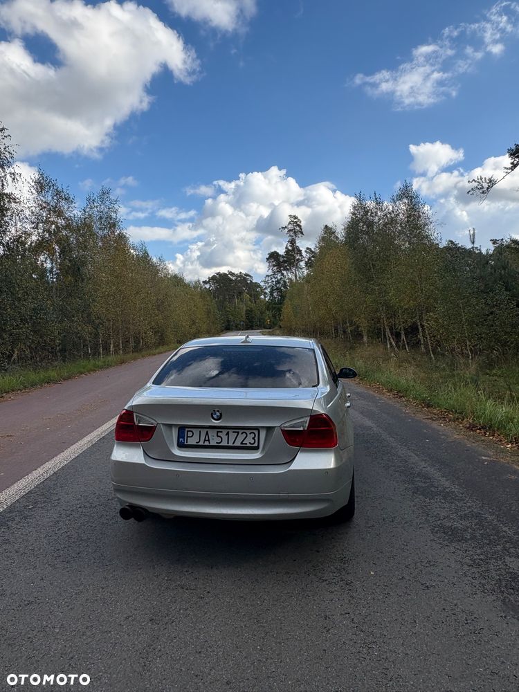 BMW Seria 3 2005 photo 4