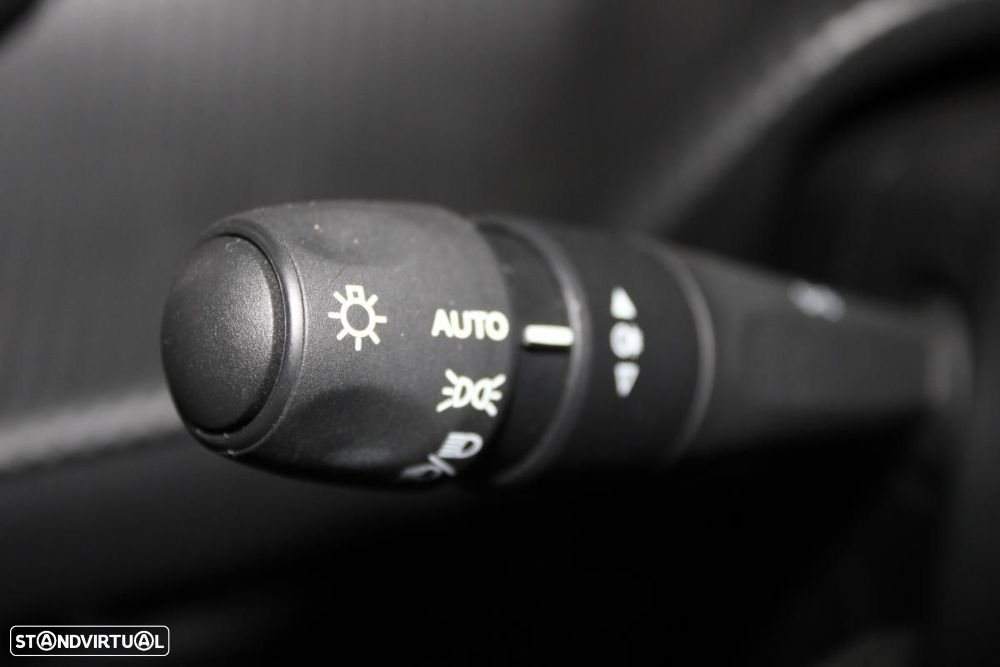 Peugeot e-2008 50 kWh GT - 17