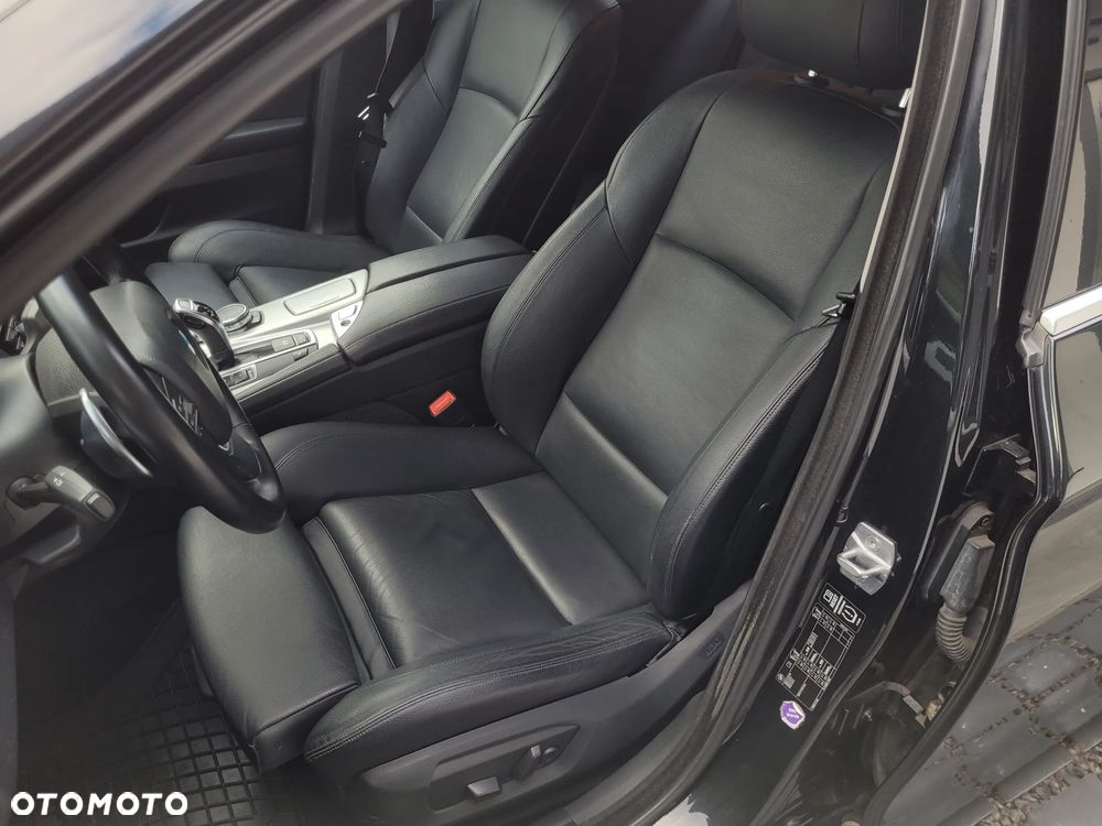 BMW Seria 5 525d - 16