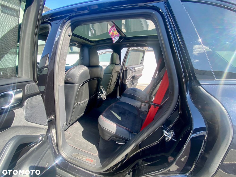 Porsche Cayenne GTS - 25
