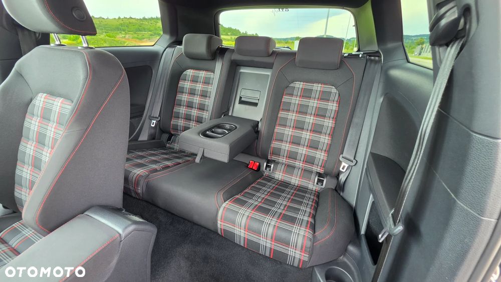 Volkswagen Golf - 9