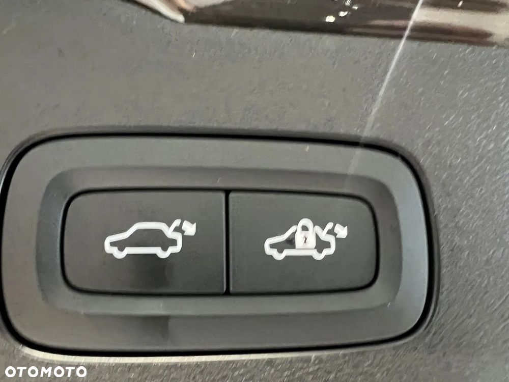 Volvo V60 B4 B DKG Ultimate Dark - 33